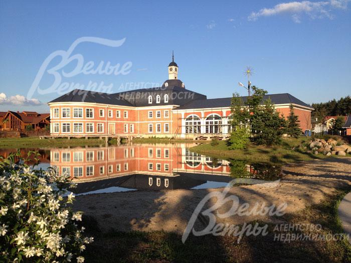 Общественный центр на территории поселка 