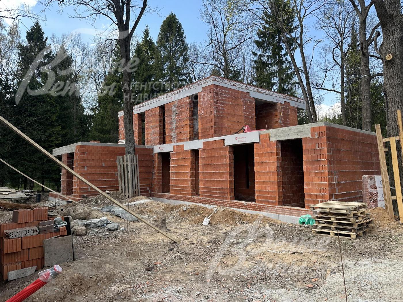 Новый дом в стиле хай-тек по индивидуальному проекту