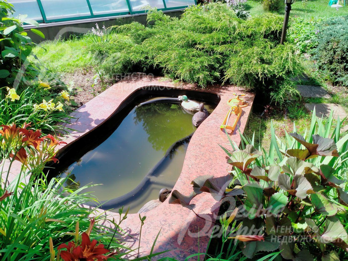 Альпийская горка с прудиком на участке