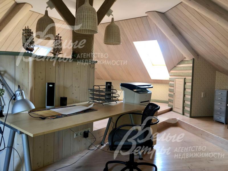 Рабочая зона на мансарде