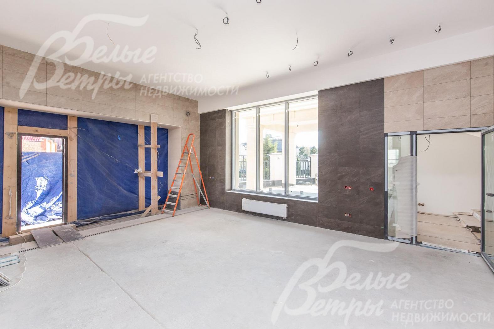 В доме 6 спален со своими с/у и гардеробной