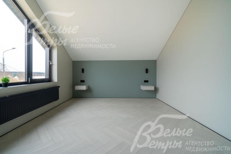 В спальнях – прикроватные тумбы