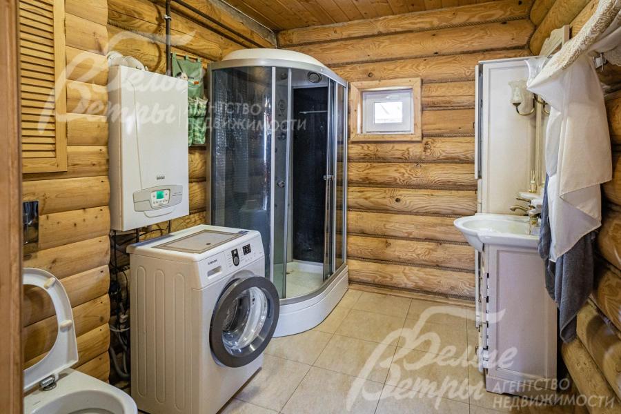 Санузел с душевой кабиной