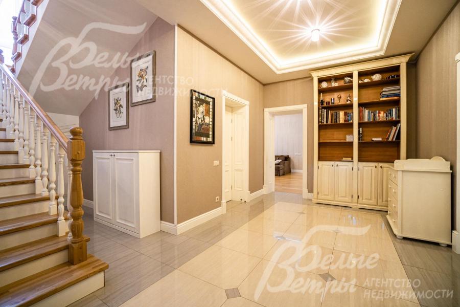 Холл первого этажа