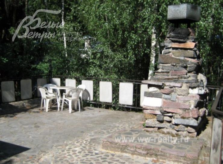 Эксплуатируемая кровля 60 кв.м с установленным камином-барбекю