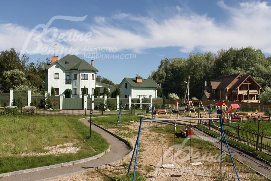 Детские и спортивные площадки в поселке Лесное Озеро