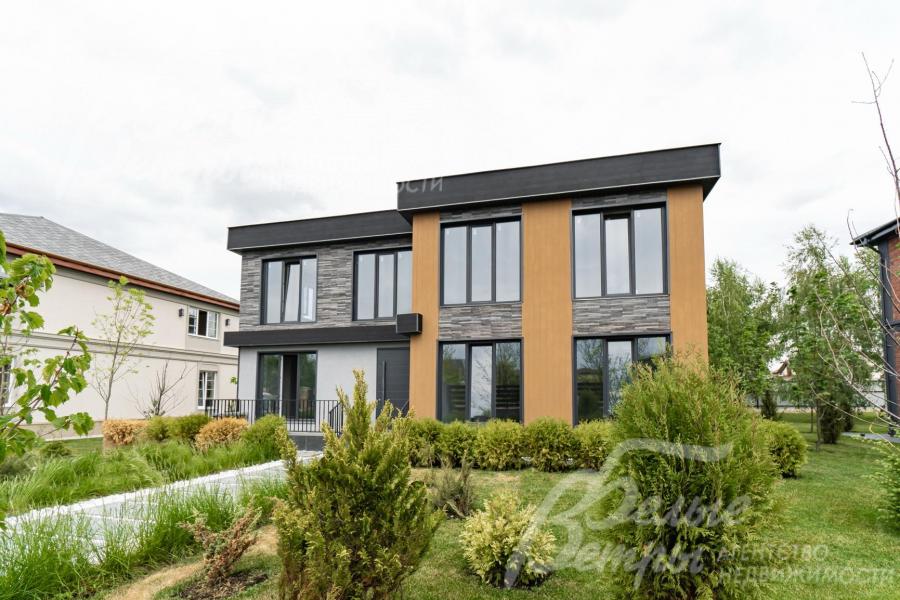 Современный коттедж площадью 291 кв.м в коттеджном поселке Певчее