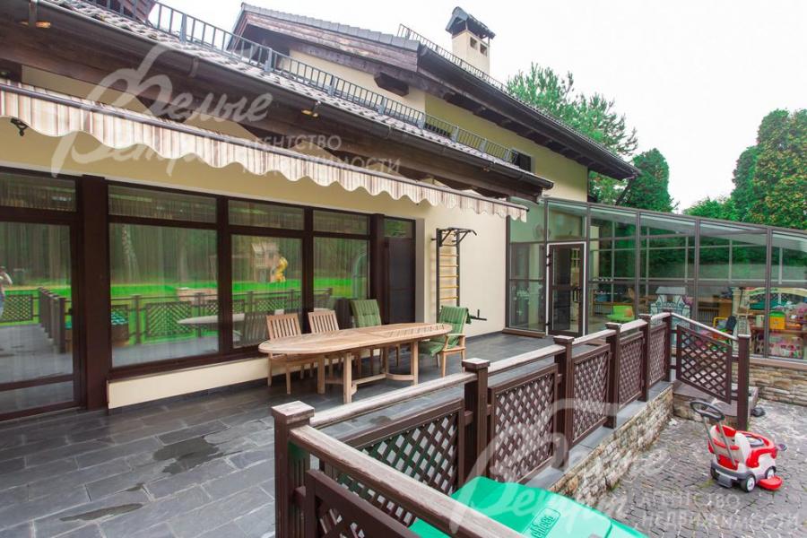 Терраса с маркизой