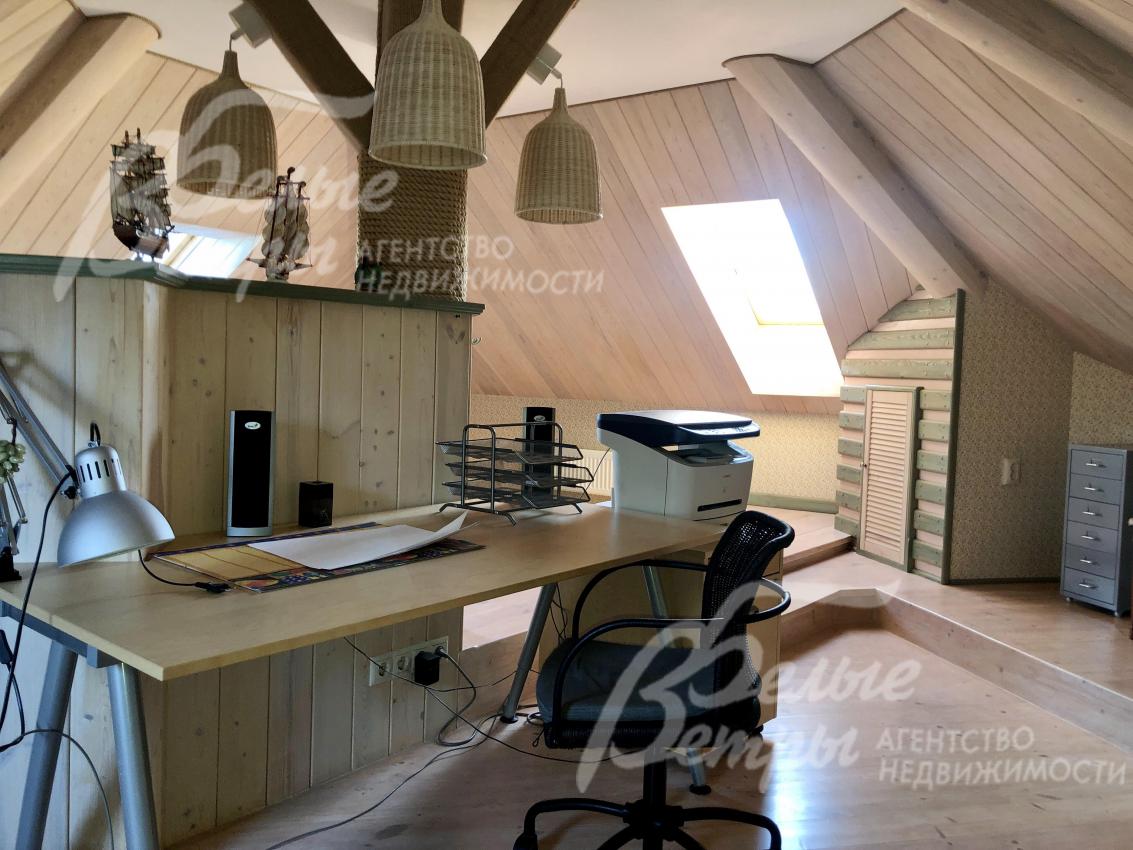 Рабочая зона на мансарде
