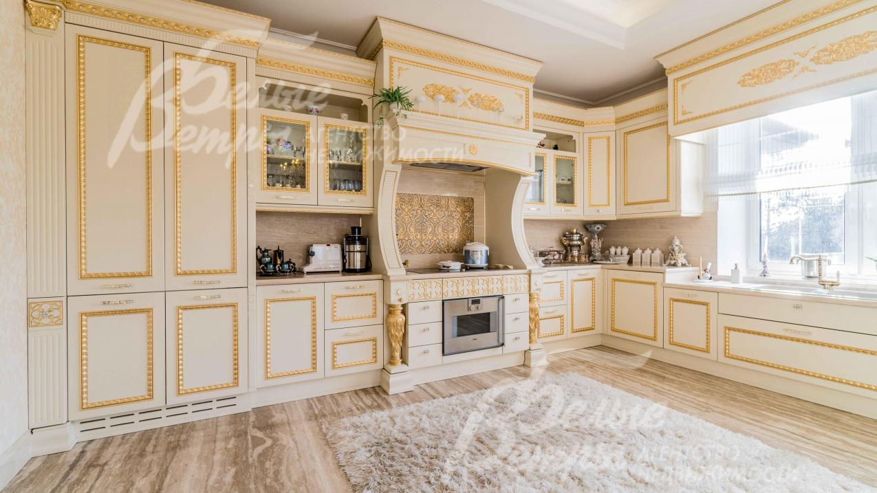 Кухня - массив дерева (Италия) с мраморной столешницей