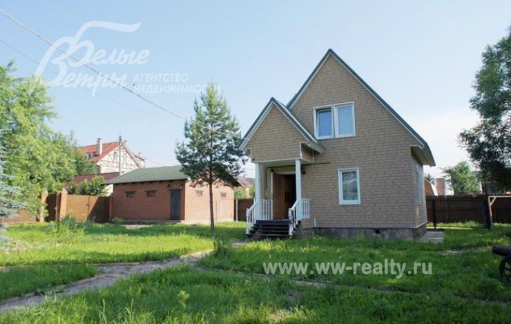 На участке дом, баня, гараж на 2 авто и беседка