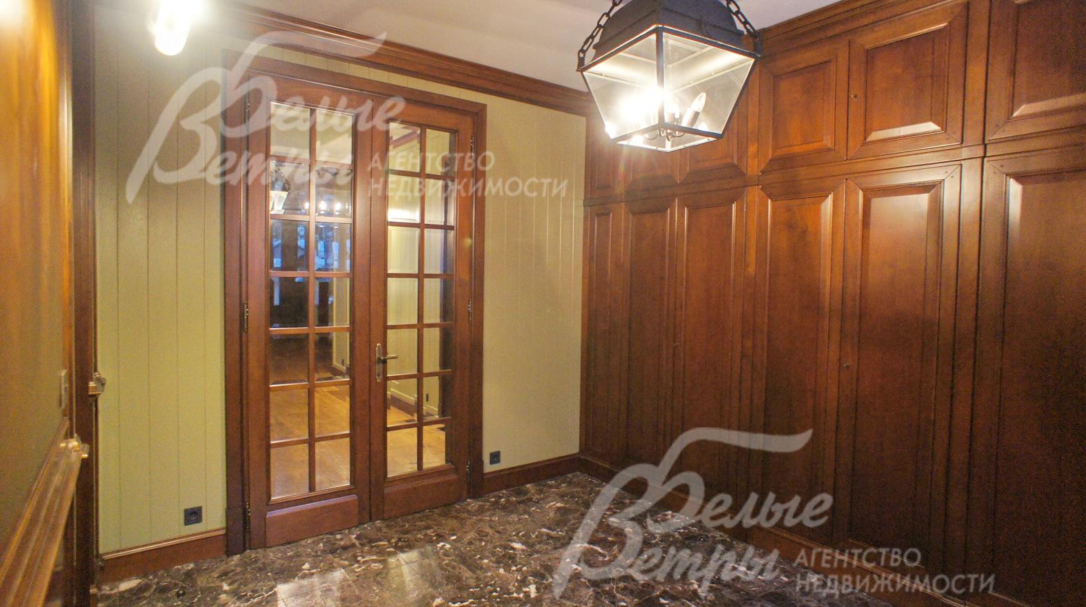 Прихожая 15 кв.м с гардеробной/ двери высотой 240см, шпон вишня, "Bassi Fratelli" (Италия)