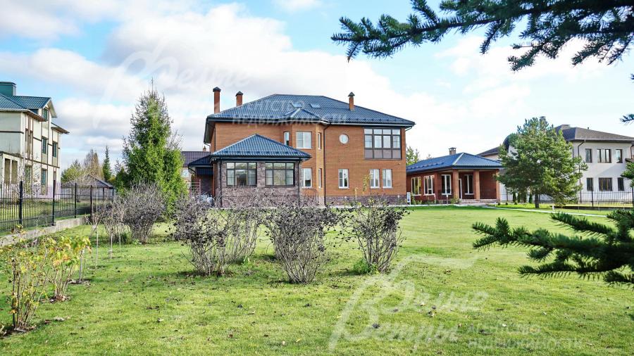 Устроен газон