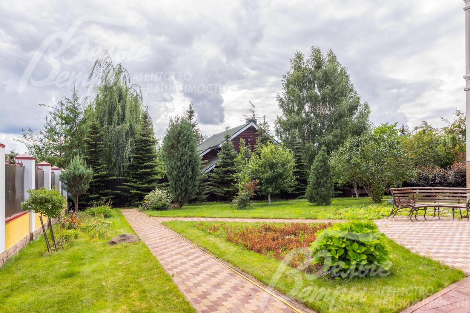 Участок 20 соток с ландшафтным дизайном и взрослыми деревьями