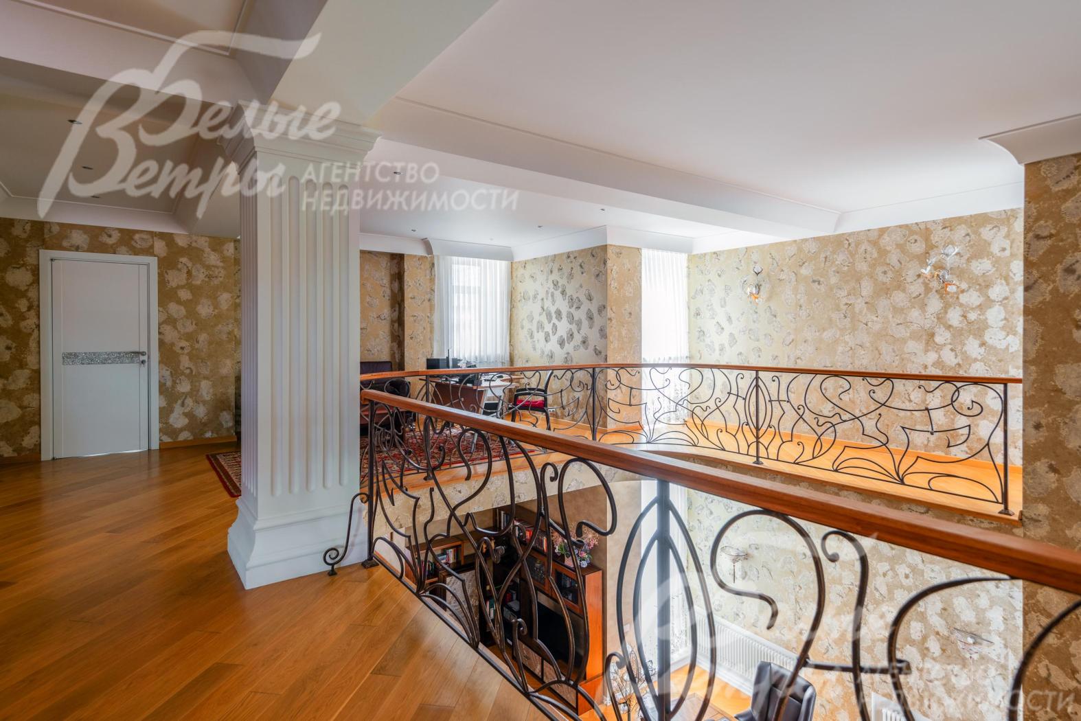 Холл-галерея второго этажа