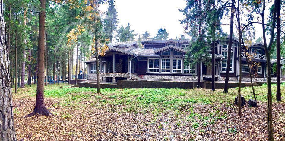 Усадьба 498 кв.м в сосновом лесу на участке 30 соток