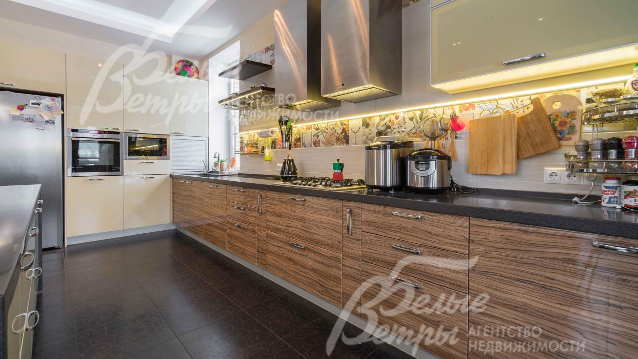 Кухонный гарнитур со встроенной техникой NeFF