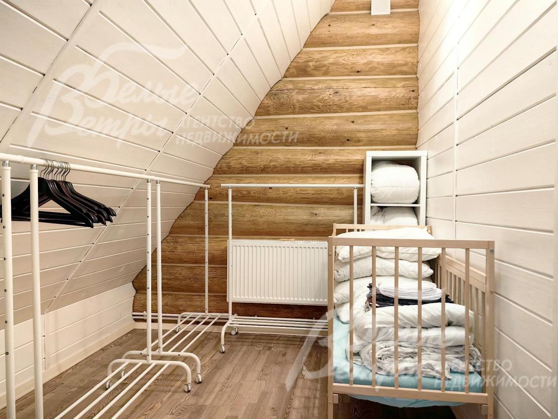 Гардеробная в мастер-спальне.