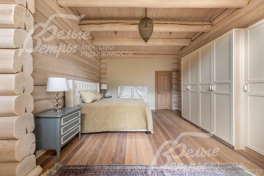 Мастер-спальня на 2-ом этаже