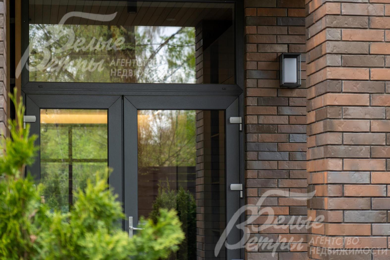 Дом - с эффектными стильными решениями в экстерьере