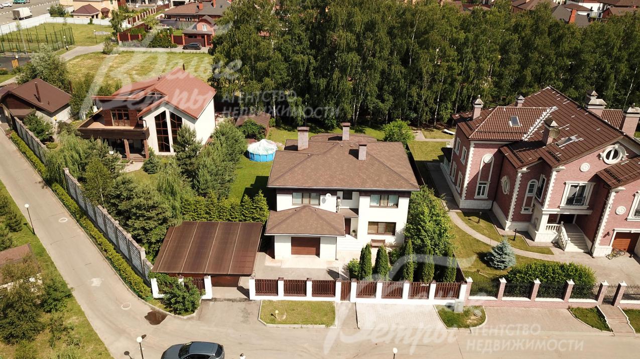 Красивый дом на участке площадью 14 соток в охраняемом коттеджном поселке Клубничные поля