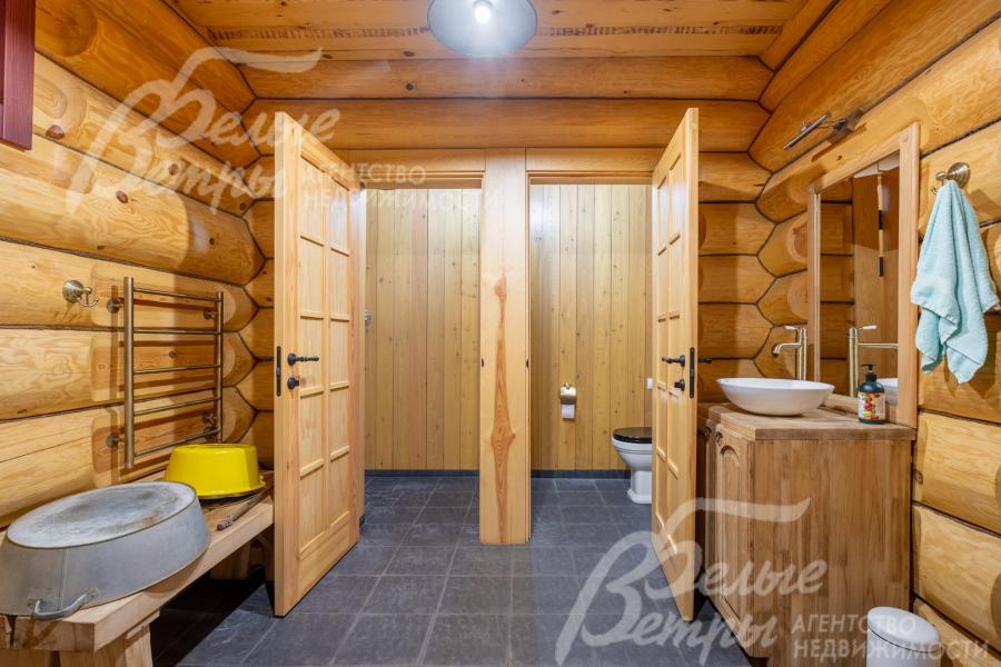 Купельная перед входом в парную - с раковиной и раздевалкой 
