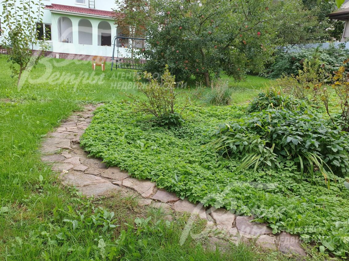 Участок с ландшафтным дизайном