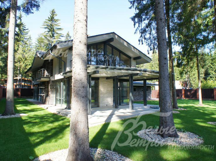 Дом в эко-стиле на лесной участке на Киевском шоссе