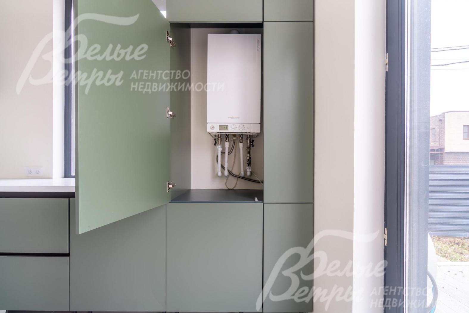 На кухне установлен настенный отопительный котёл Buderus мощностью 24 кВ