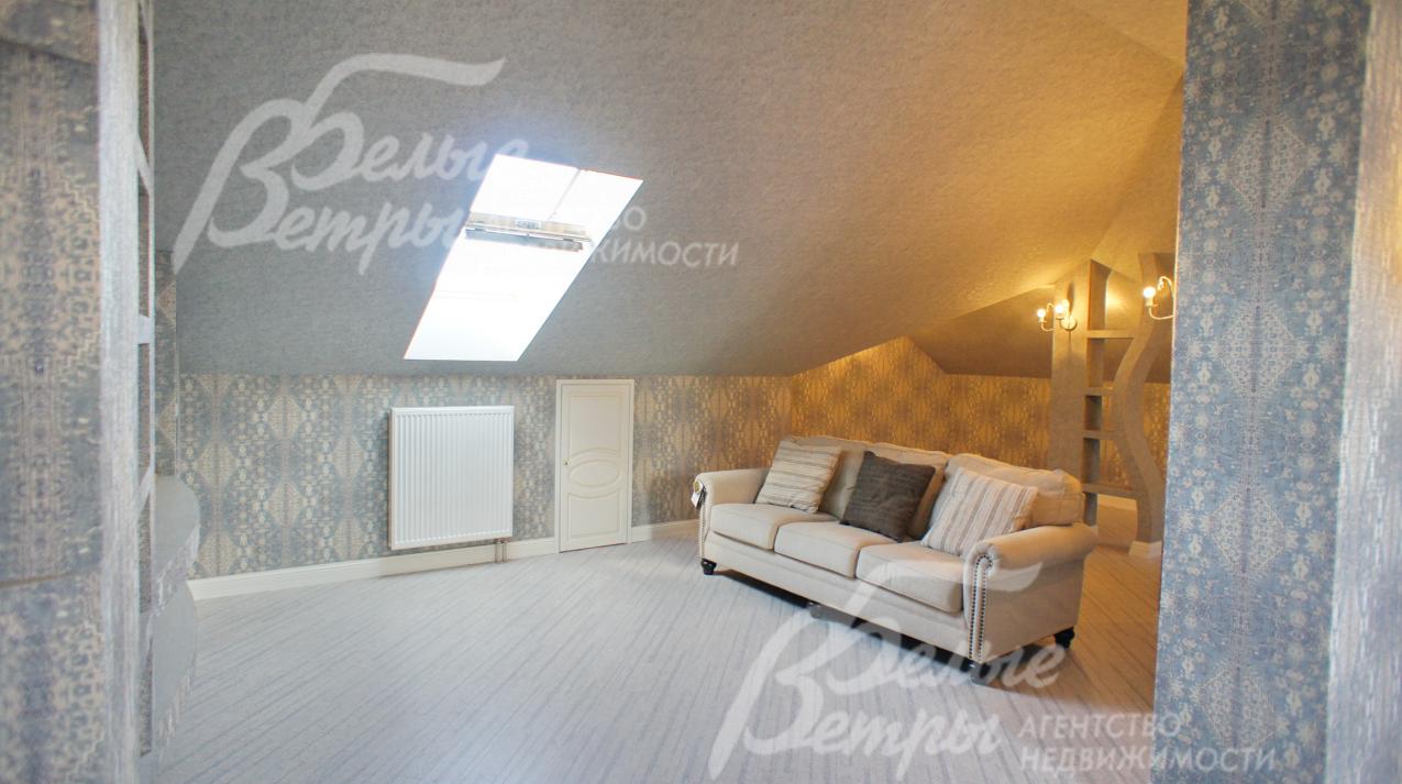 На полу: керамогранит с подогревом, пробковое покрытие  в спальнях и тренажёрном зале