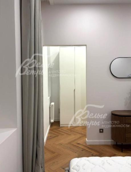 Вход в гардеробную в главной спальне