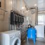 Котельная в гостевом доме на 1-м этаже. Отопление - от газового котла. Также в котельной установлены бойлер и стиральная машина