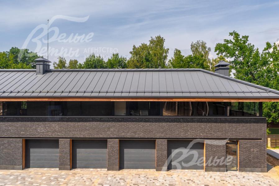 Гостевой дом 400 кв.м с гаражом на 6 авто и 3 квартирами