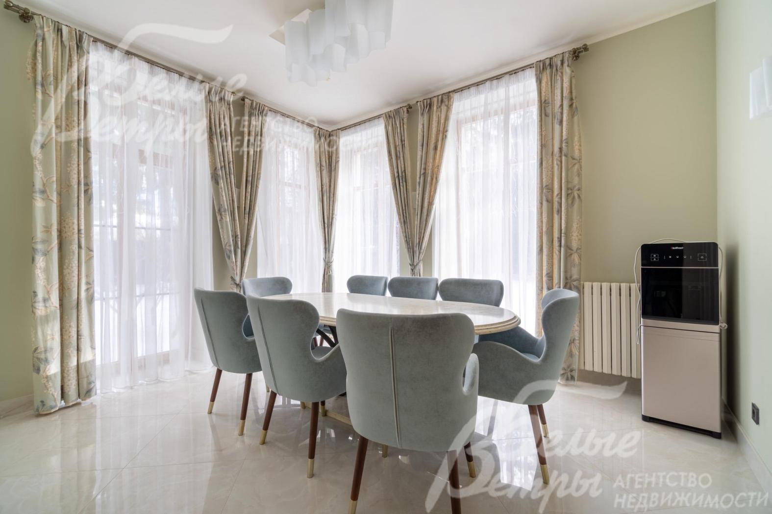 Столовая с панорамными окнами