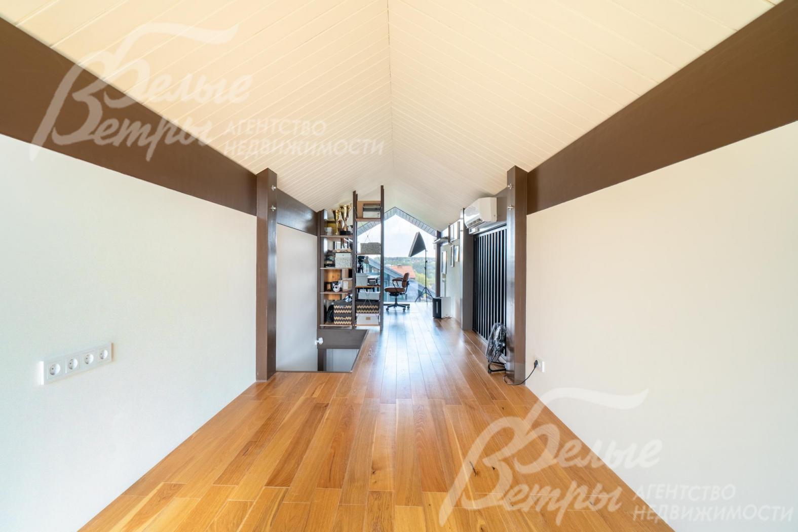 На мансардном этаже - функциональное помещение свободного назначения