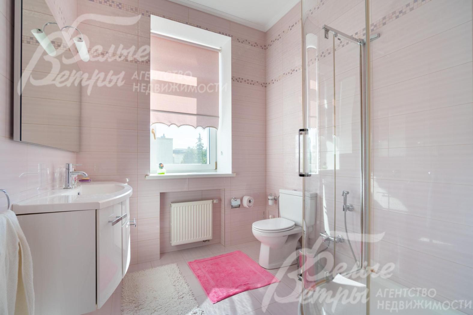 В санузлах установлены раковины, душевые кабины, ванная, унитазы, биде, гигиенические души