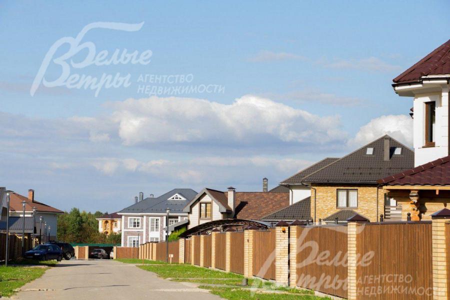 Широкие асфальтированные освещенные дороги