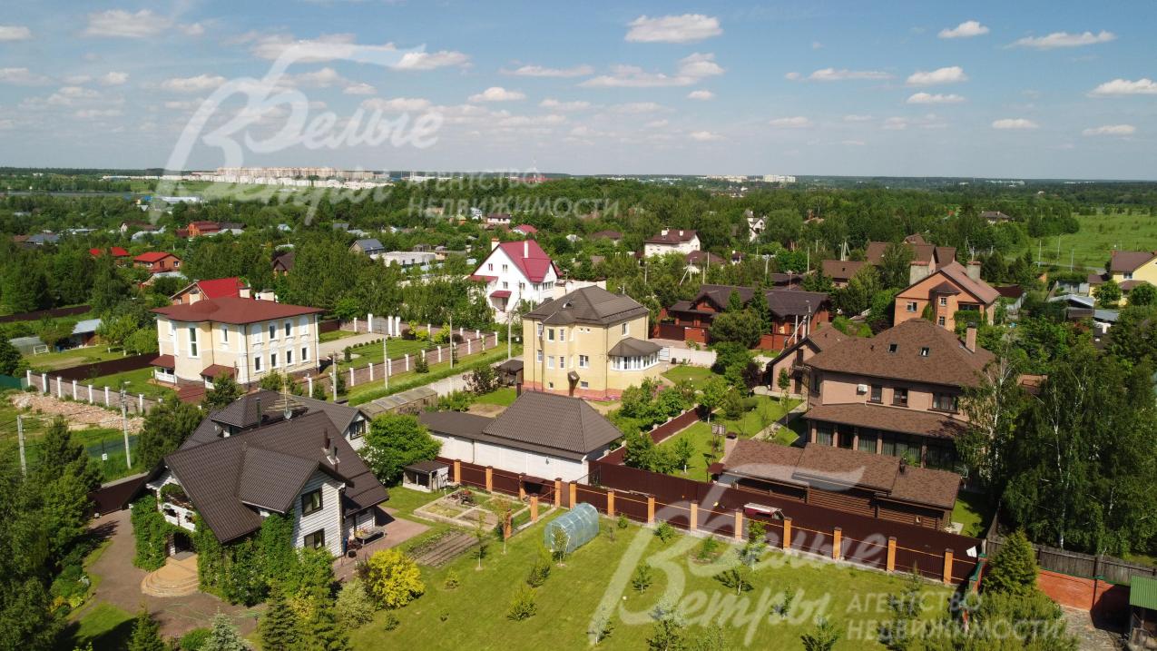 Участок 45 сот обжитой коттеджной застройке