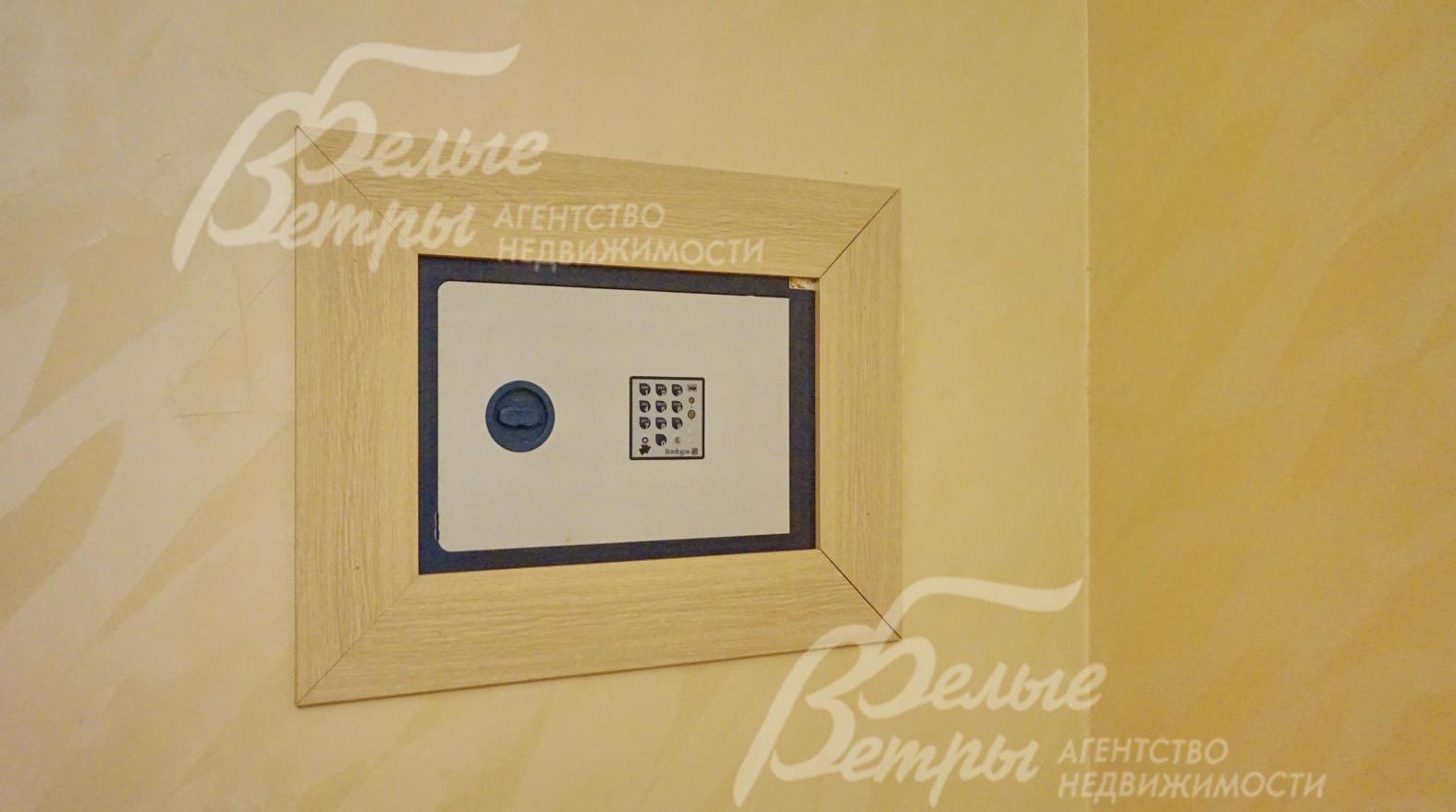 Сейф в одной из спален