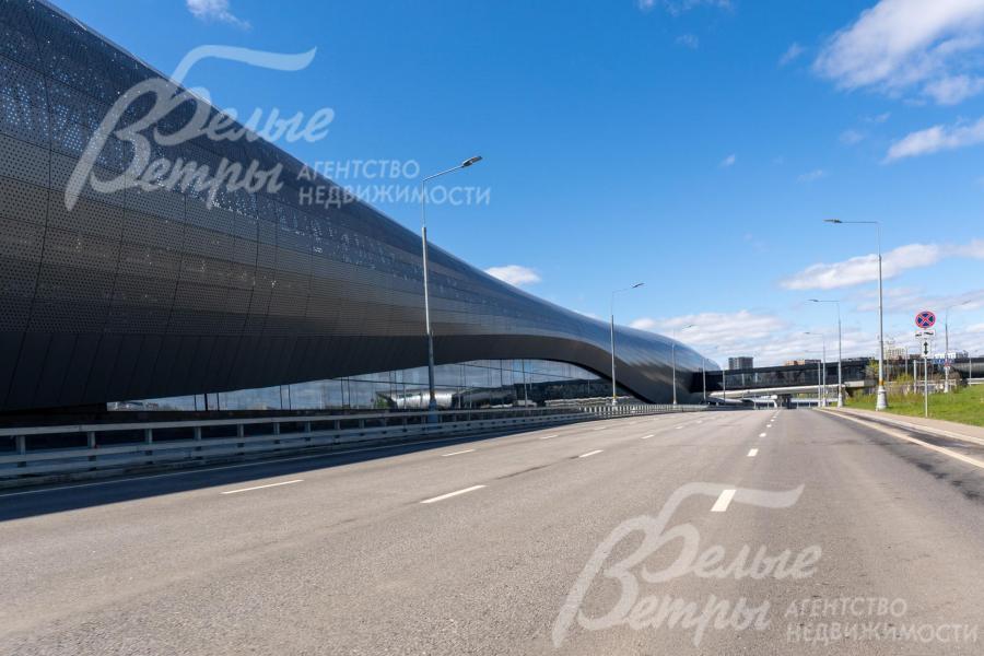 В пешей доступности метро Потапово, метро Бунинская аллея.