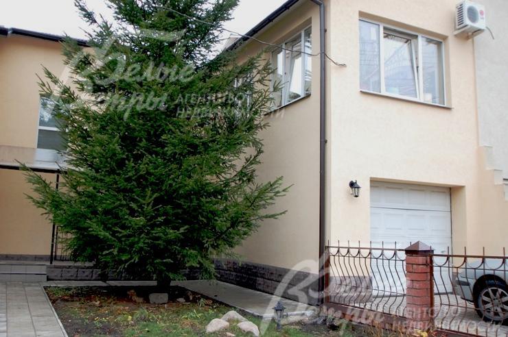 Просторная секция таунхауса площадью 250 кв.м в аренду в обжитом строгоохраняемом коттеджном поселке Ели