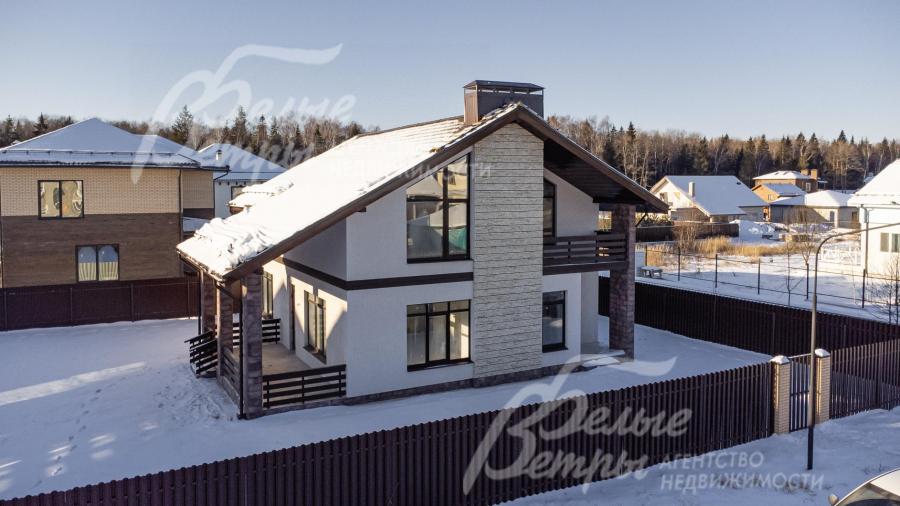 Уютный дом на участке площадью 8.5 соток в коттеджном поселке Усадьба Жодочи