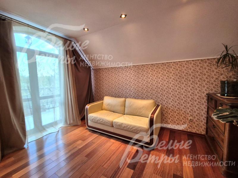 Гостевая спальня с балконом