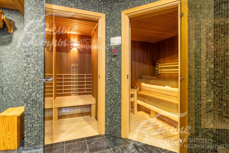 Спа-зона на цокольном этаже с инфракрасной сауной и парной с полками из абаша, стенами из кедра и с электрической печью HARVIA