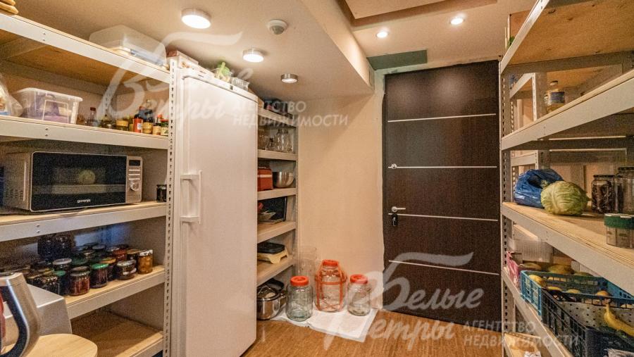 Холодильная комната при кухне 8.5 кв.м (Можно попасть из гаража)