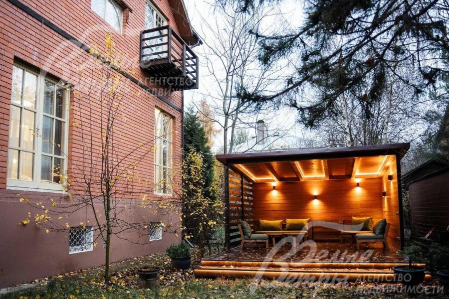 Крытая беседка на участке 6 соток