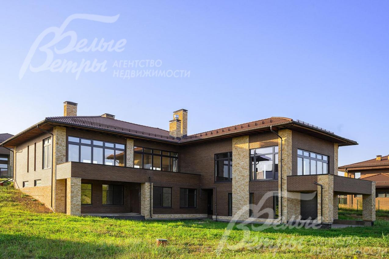 Облицован клинкерным кирпичом