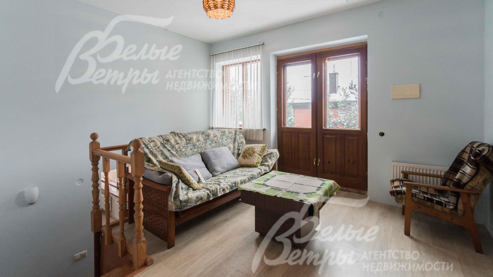 Холл 2-го этажа с выходом на балкон 23.4 кв.м