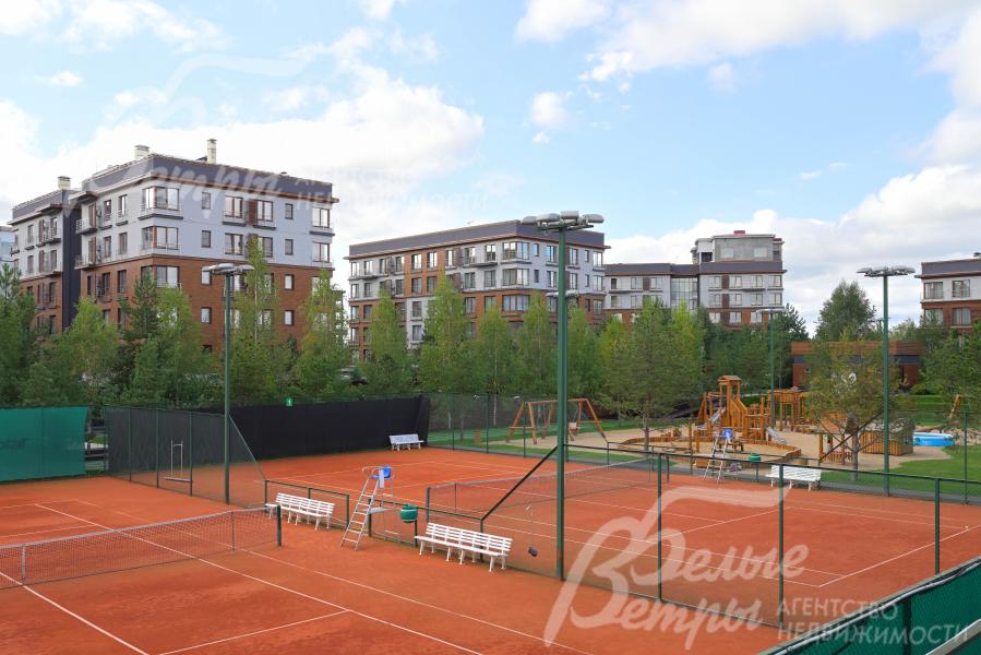 Теннисный корт на территории жилого комплекса Внуково Кантри Клаб