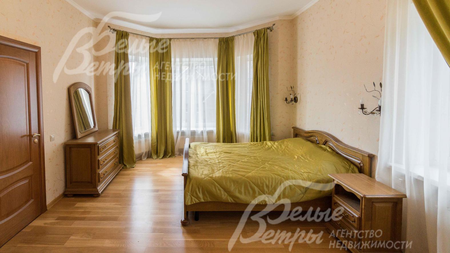 В спальнях двухспальные кровати